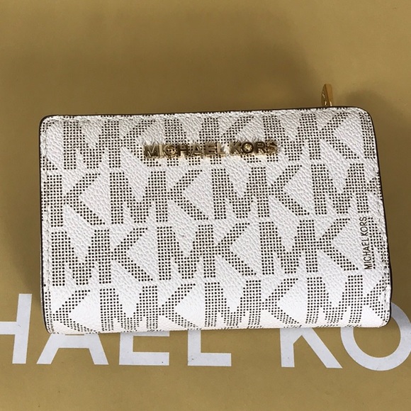 Michael Kors Vanilla/Acorn fold Zip coin Wallet - Picture 2 of 7